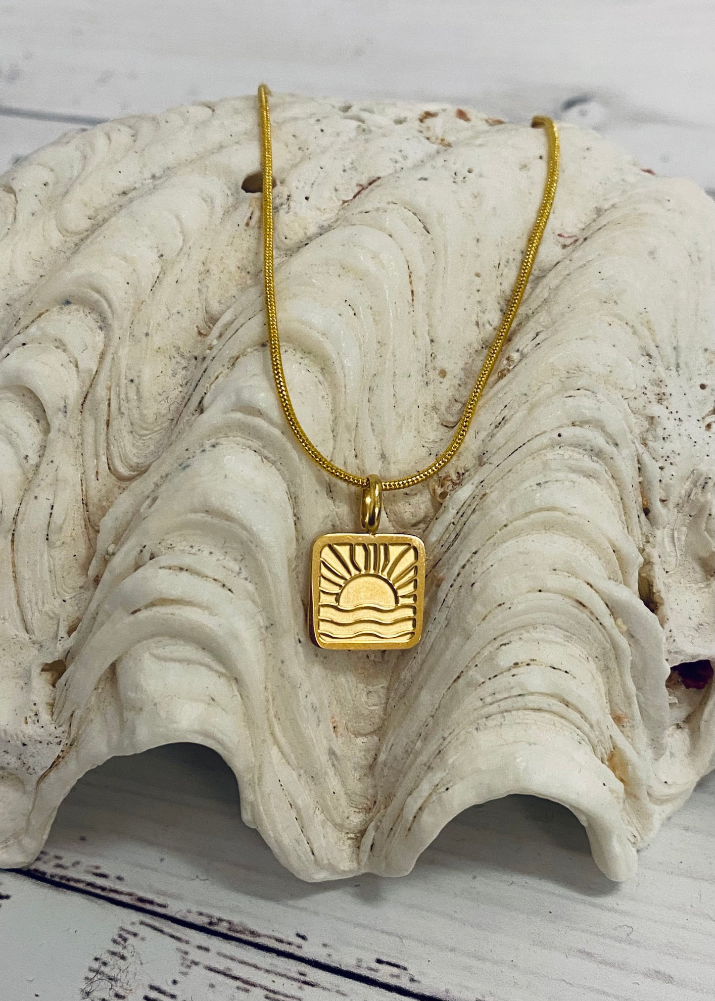 Isla Pendant Necklace