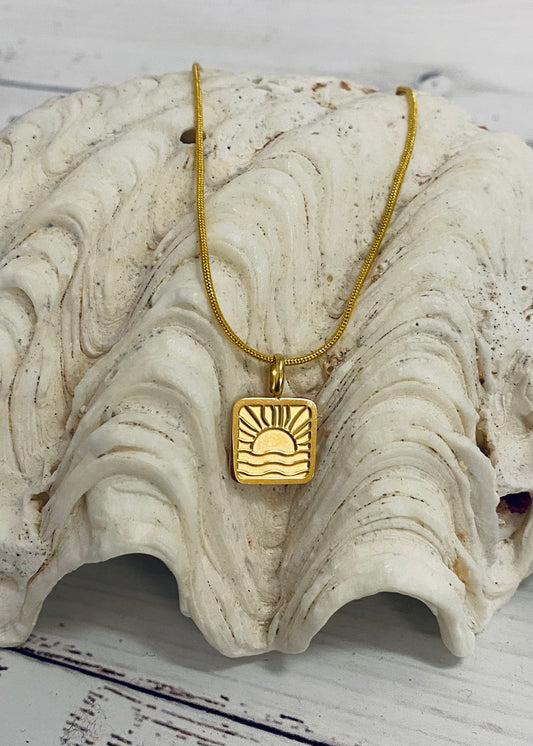 Isla Pendant Necklace