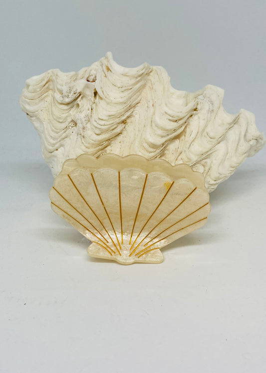 Clam Shell Clip Large