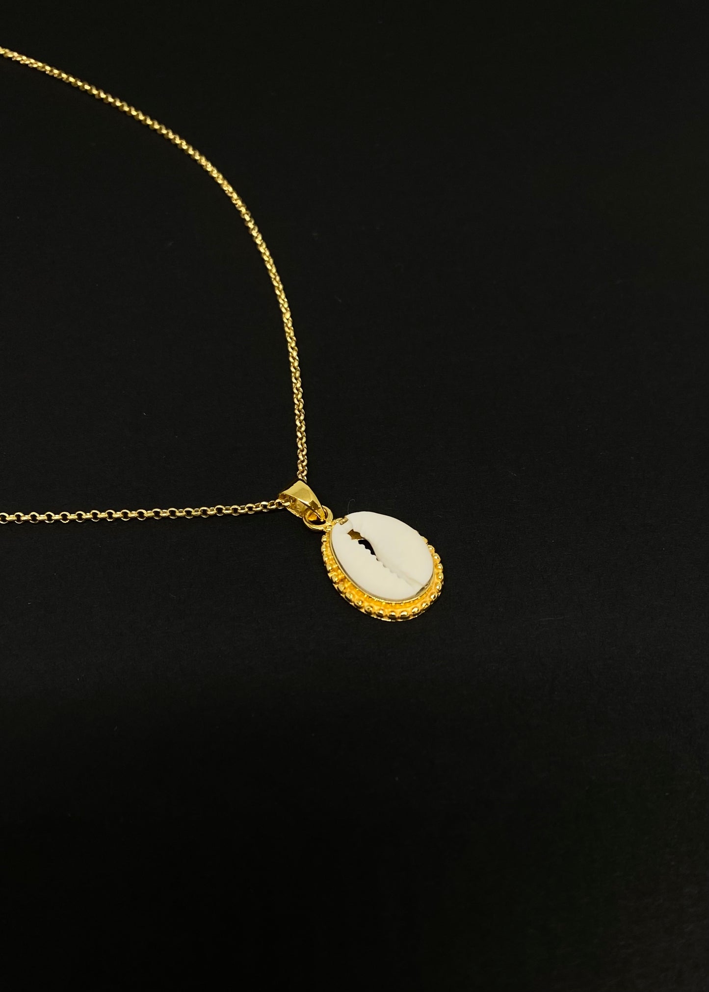 Kailani Cowrie Necklace Gold
