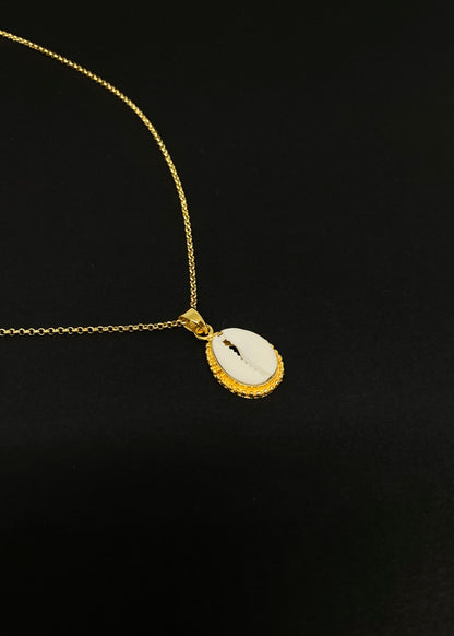 Kailani Cowrie Necklace Gold