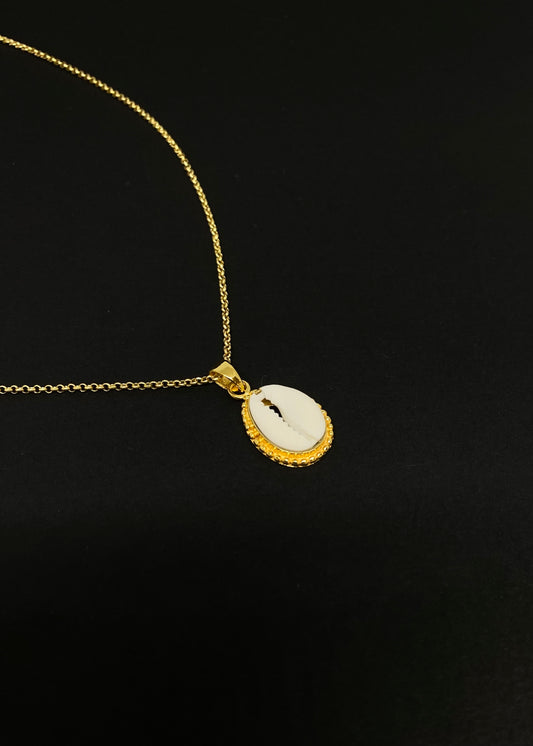 Kailani Cowrie Necklace Gold