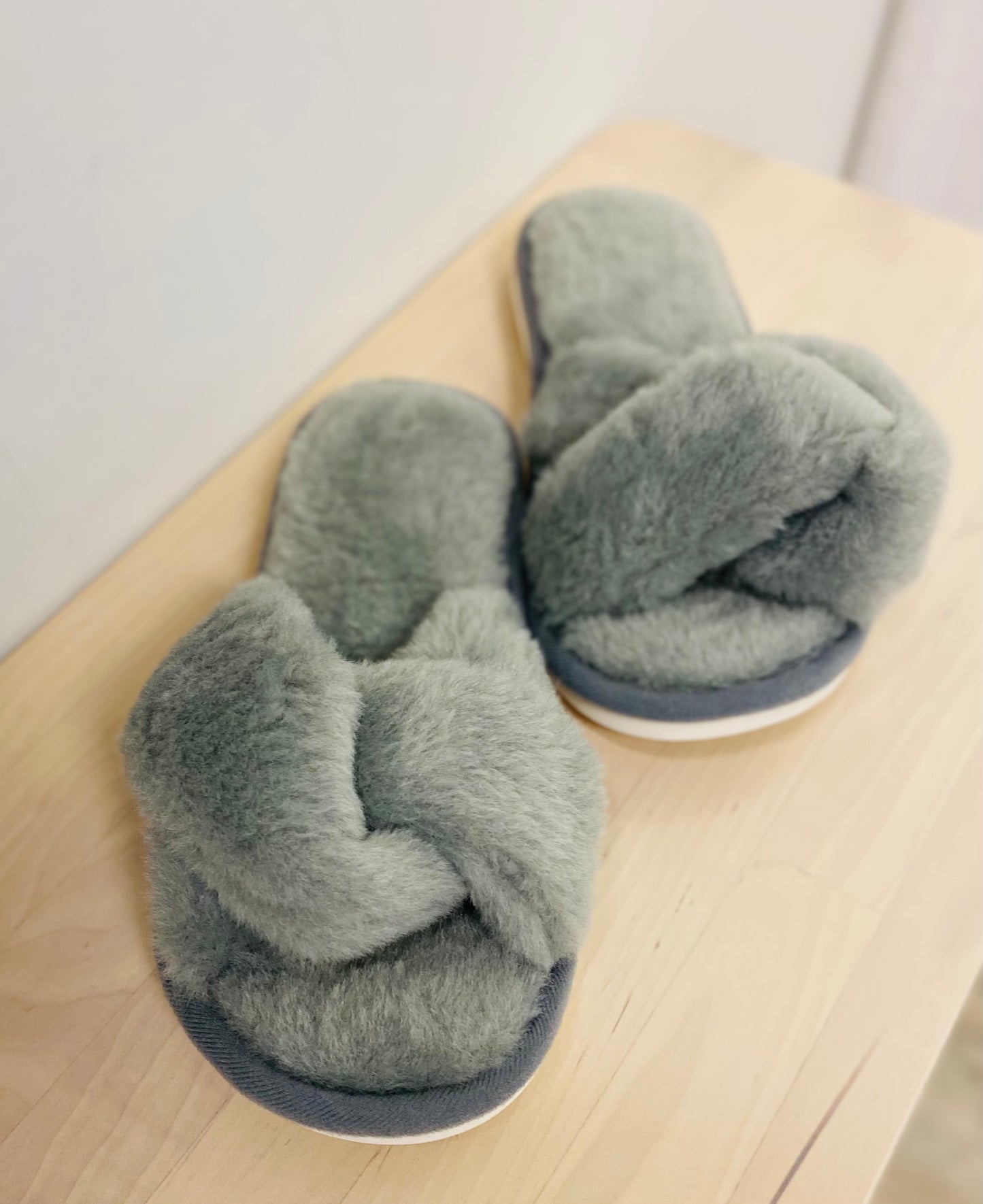 Knotted Fluffy Slippers